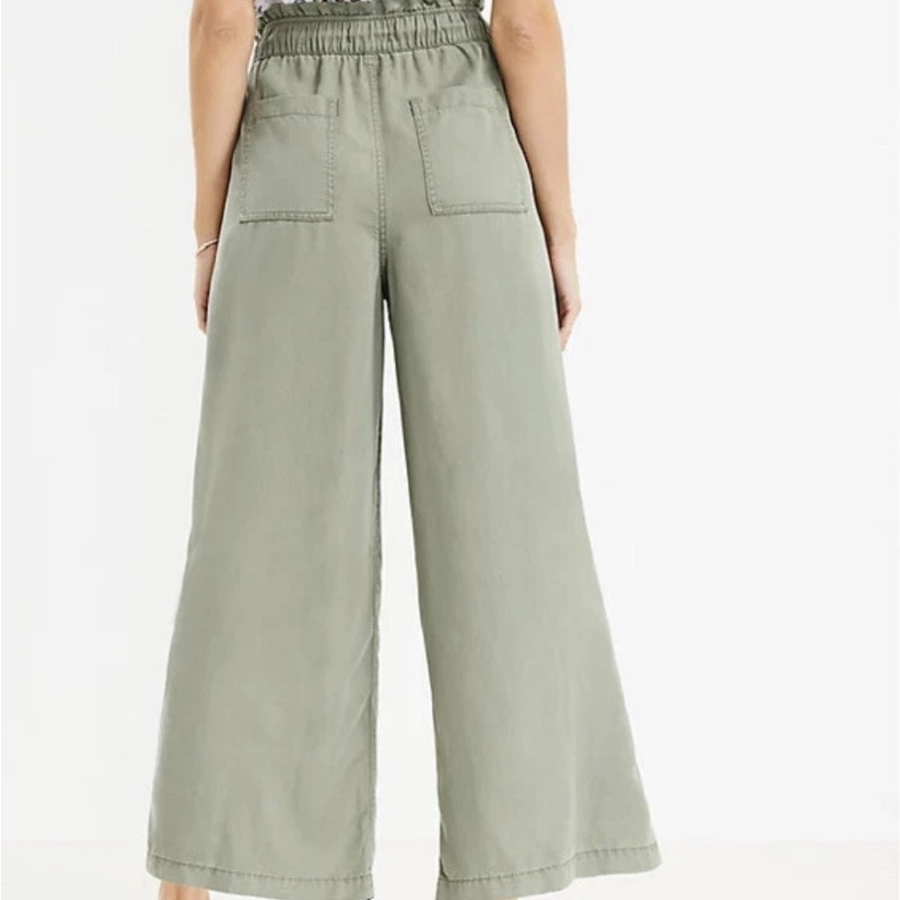 LOFT Size Small Emory Wide Leg
CROP PANT Relaxed Loose sage green Soft lyocell - Picture 2 of 8
